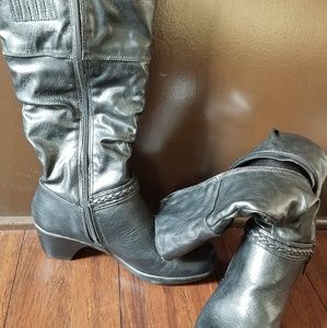 Black leather boots size 6WW